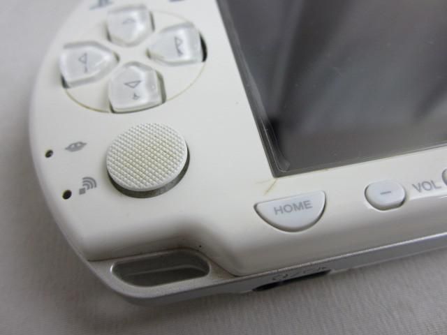 【同梱可】中古品 ゲーム PSP 本体 PSP2000 セラミック・ホワイト 動作品 充電器 メモリースティック 1GB付き_画像7