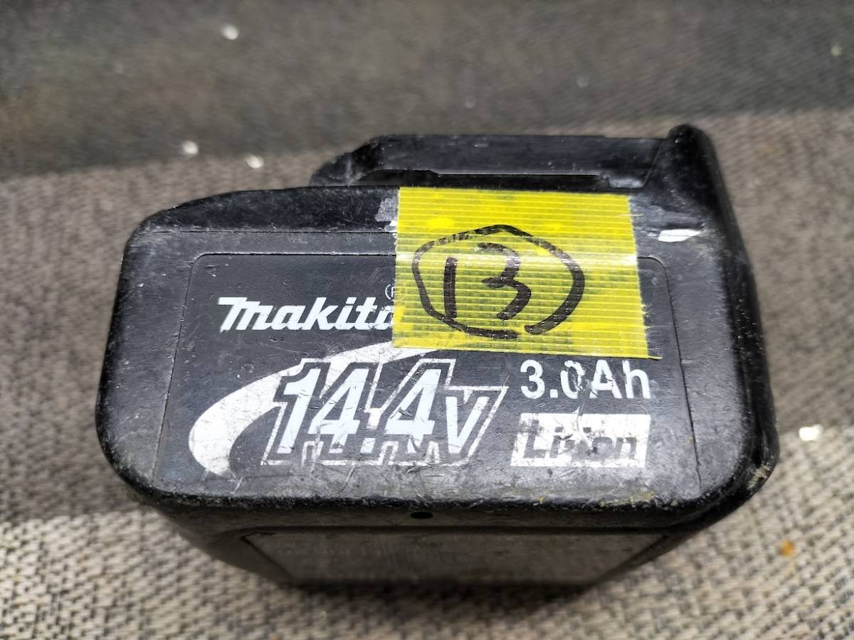 R13　マキタ電動工具用バッテリー　14.4V　3.0Ah　動作確認OK　充電確認OK　動画あり　中古なのでジャンク品で！！！_画像1