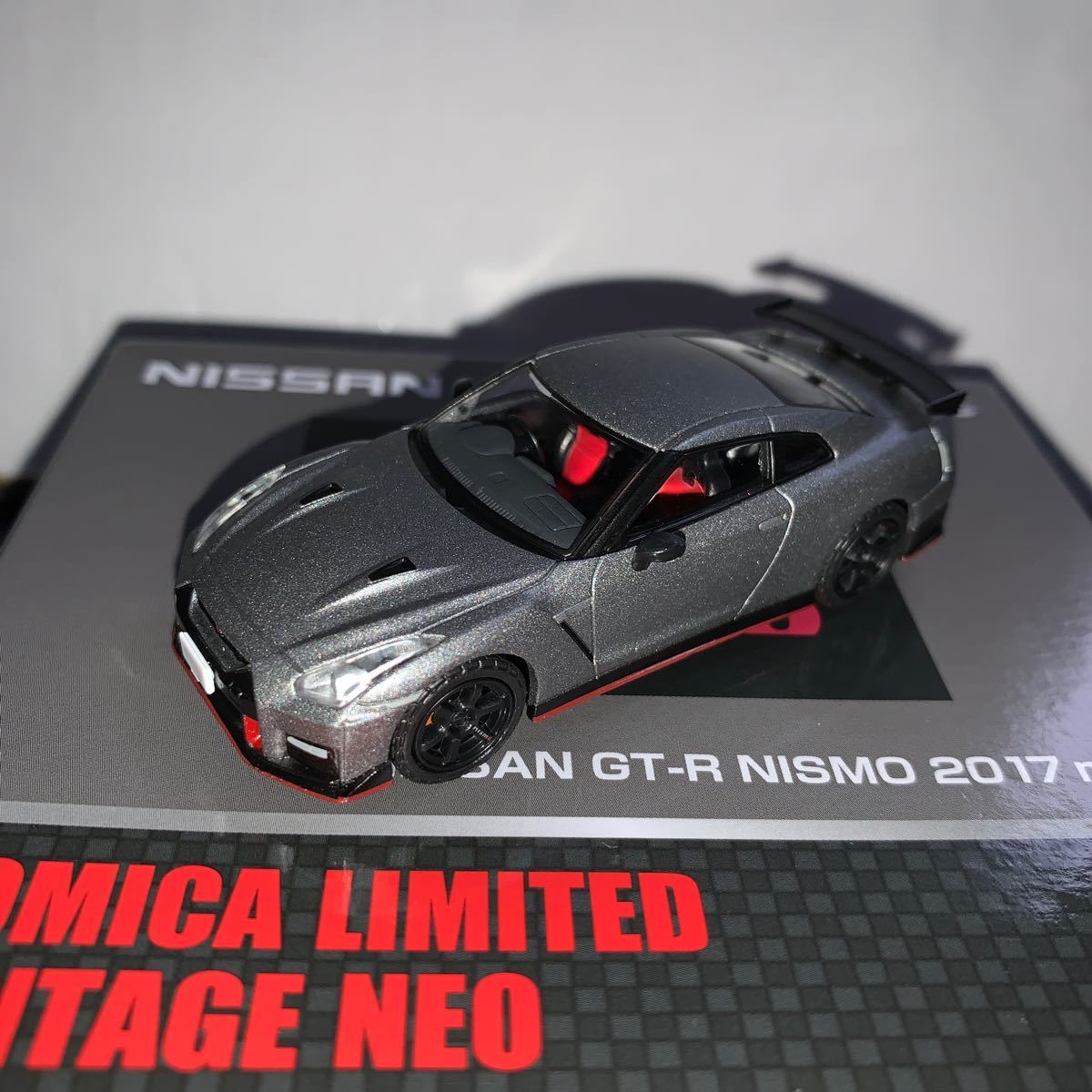 トミカリミテッドヴィンテージ ネオ 日産GT-R NISMO R35 2017model ダークマットグレー_画像4