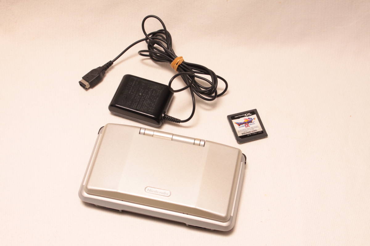 【起動OK！充電アダプター、ソフト（DQⅠⅩ付き】ニンテンドー DS　NTR-001　任天堂　Nintendo　初代／シルバー　携帯用 ゲーム機_画像1