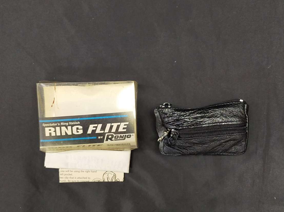 【G99】リングの飛行 RING FLITE RONJO ギミック マジック 手品の画像1