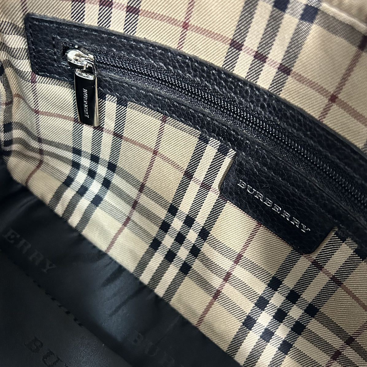 未使用級●BURBERRY バーバリー レザー 本革 内部ノバチェック ロゴプレート セカンドバッグ クラッチ ビジネス ゴルフ ブラック メンズ _画像9