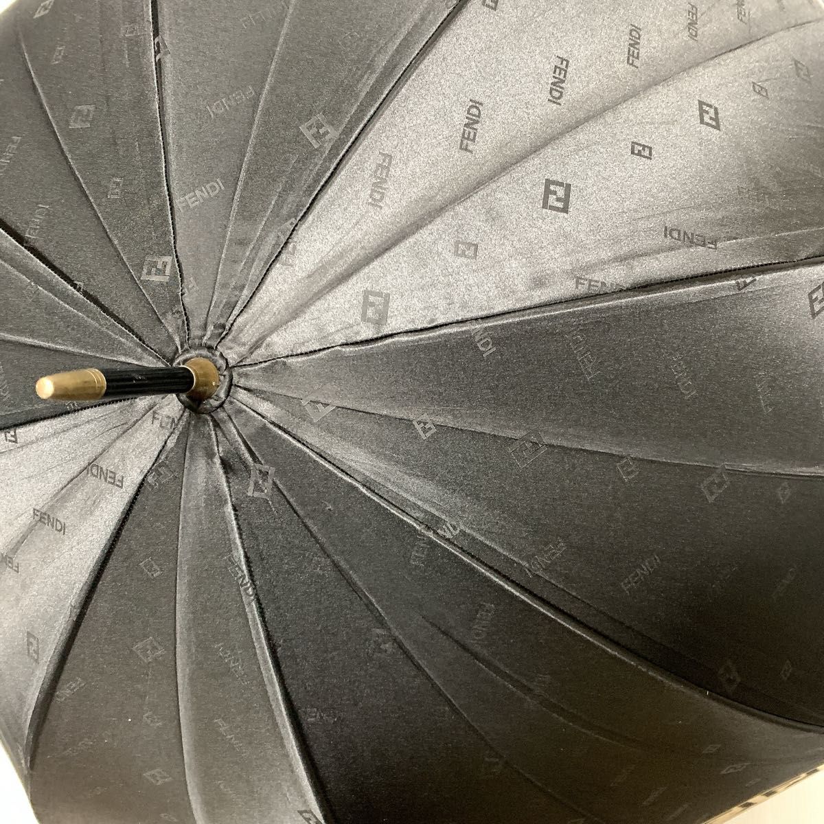 FENDI ズッカ柄 ロゴ 傘 雨傘 長傘 フェンディ 小物 ブラック 黒 FENDI ズッカ柄 ロゴ 傘 雨傘 長傘 フェンディ 小物 ブラック 黒