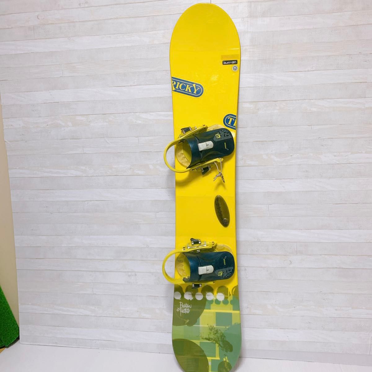BURTON スノーボード feather 145cm ビンディング付 2点セット BURTON スノーボード feather 145cm ビンディング付 2点セット