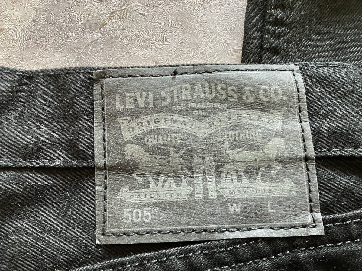 即決 W28 リーバイス Levi's 505 ストレート カラージーンズ ブラックデニム 黒 スモールe コットン100%デニム 00505-0647 5ポケット型_画像3