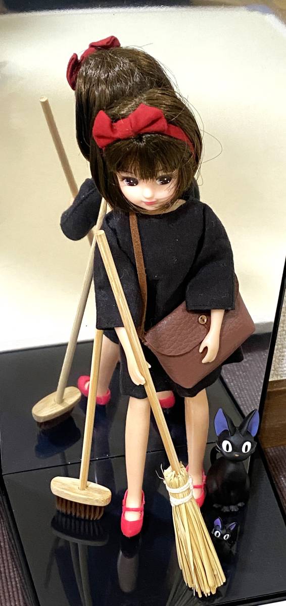 魔女の宅急便」・キキスタイル・リカちゃん!ほうき,デッキブラシ,バッグ,リボン,シューズ,ジジ2体,展示ケース付き・タカラトミー,etc. - 人形 魔女の宅急便」・キキスタイル・リカちゃん!ほうき,デッキブラシ,バッグ,リボン,シューズ,ジジ2体,展示ケース付き・タカラトミー,etc. - 人形