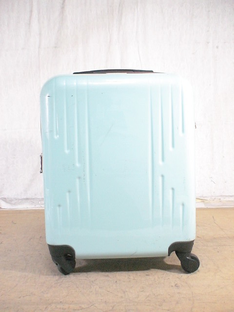 4884　le coq sportif　水色　TSAロック付　鍵付　スーツケース　キャリケース　旅行用　ビジネストラベルバック_画像1