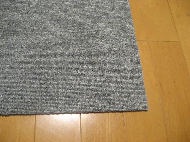 日本製タイルカーペット（５枚）厚み約6.5mm（１３９７）在庫３７枚・１枚２００円～の画像2