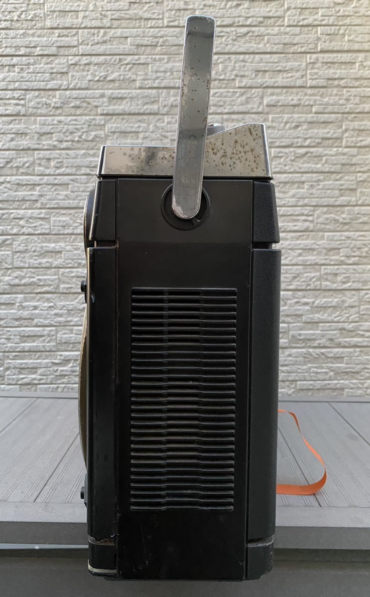 【昭和レトロ】日立 ラジカセ TRK-8180 PERDISCO パディスコ 通電確認済 電池カバー無 当時物 ビンテージ カセットレコーダー AM FM _画像6