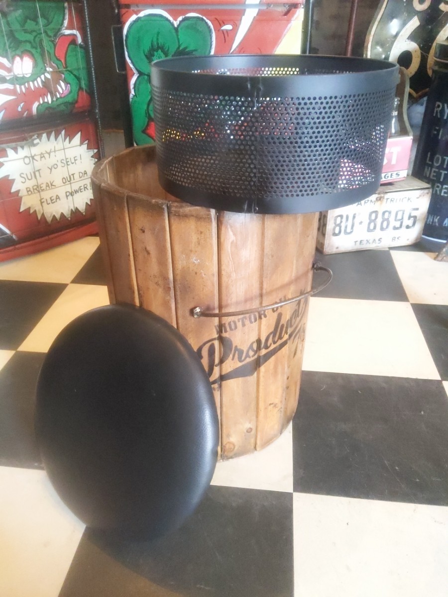 ちょっとした腰掛けに 木樽型 収納スツール 木製チェア クッションスツール #アメリカンヴィンテージな家 #丸形チェア #コーヒー樽 