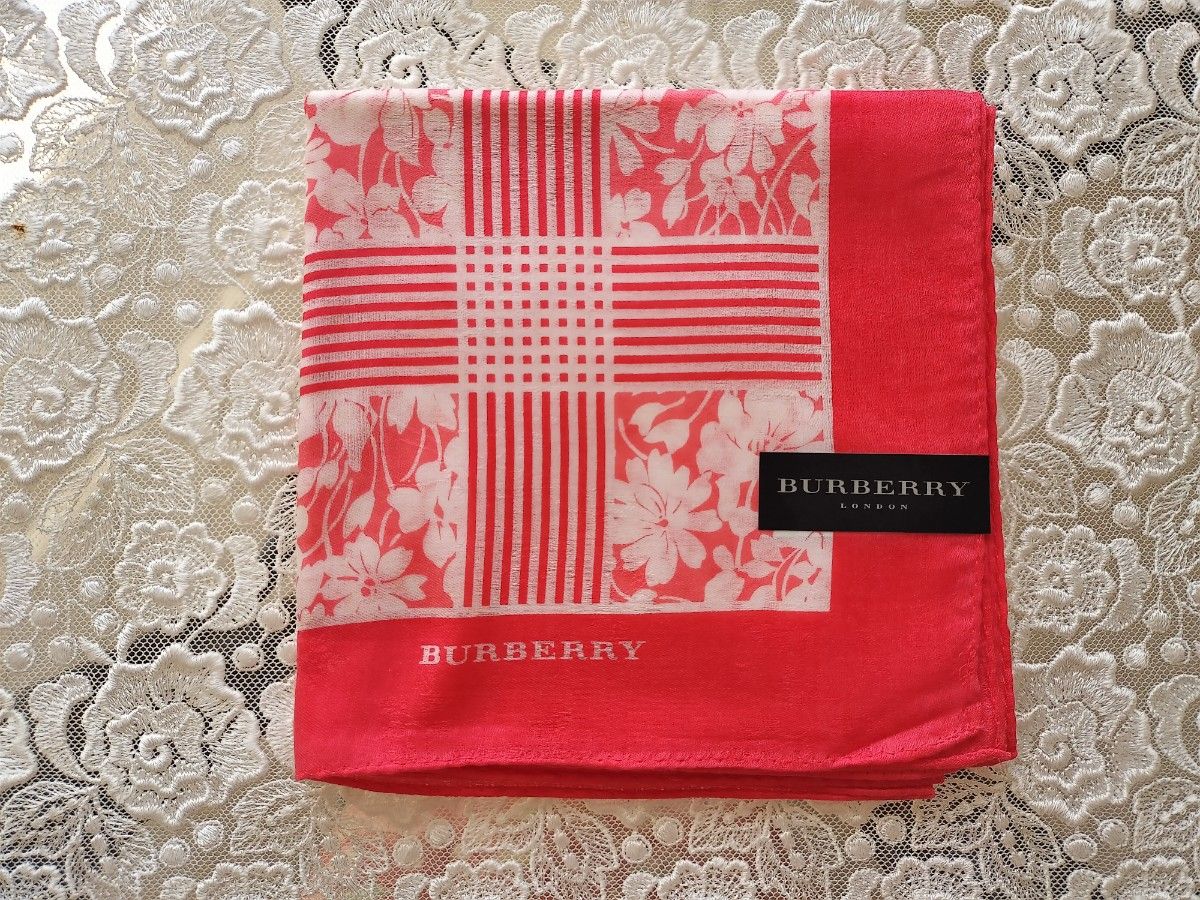 [BURBERRY]　バーバリー　　　大判ハンカチ・未使用