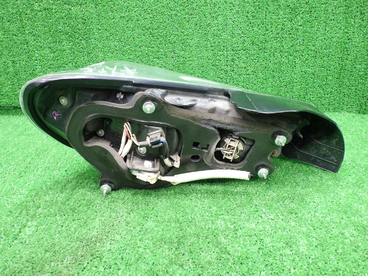 トヨタ 86 ZN6 右テールランプ/テールライト G LED コイト 220 トヨタ 86 ZN6 右テールランプ/テールライト G LED コイト 220