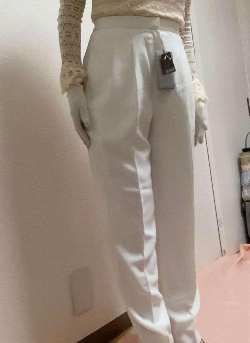新品タグ付き★エレガントなホワイトパンツ★上品シルエット ストレートパンツ★白 ホワイト スラックス とろみ オフィス L