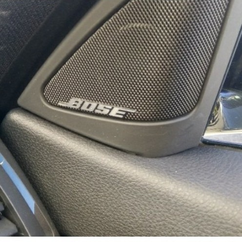 BOSE スピーカーエンブレム　4.5㎝×5mm 中古品　ＢＭＷ　メルセデス　アウディ　_使用例