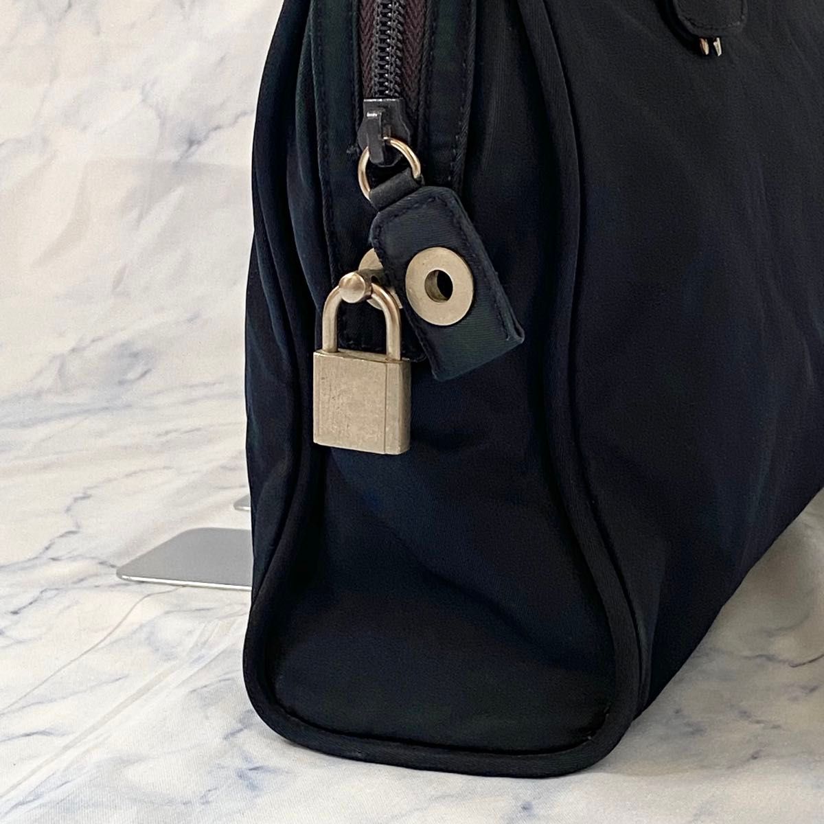 良品 PRADA プラダ・トートバッグ肩掛け 三角ロゴ テスート 良品 PRADA プラダ・トートバッグ肩掛け 三角ロゴ テスート