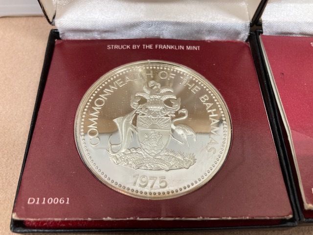 3736* 1974年 1975年 BAHAMAS バハマ連邦 独立記念 コイン 10ドル プルーフ 銀貨 計2点 おまとめ フランクリンミント ケース付 未使用品_画像3