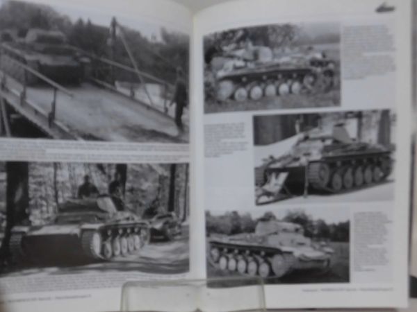 洋書 II号戦車写真集 Tankograd Wehrmacht Spezinal No. 4016 Panzer II Geschichte-Technik-Varanten-Fronteinsatz [1]B1624_画像8