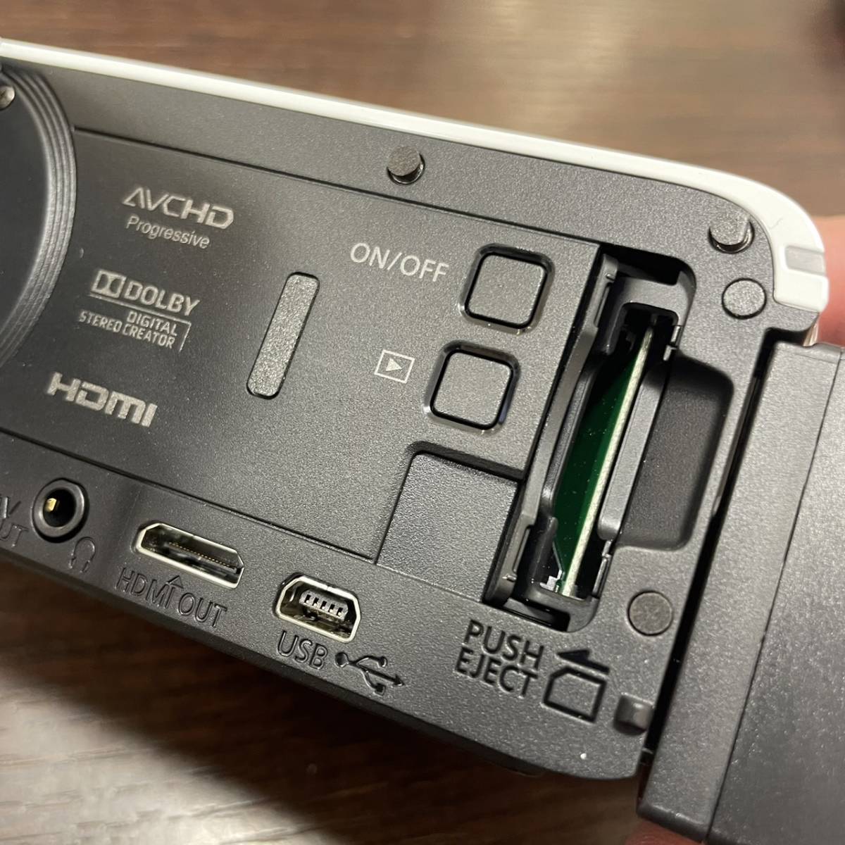 #7038　キャノン　デジタルビデオカメラ　IVIS HF R41　白　本体　バッテリー2個　ケーブル　充電器　USBケーブル　電源確認　動作未確認_画像9