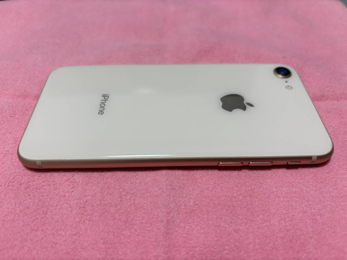 【個人出品】iphone8　64GB　docomo　SIM解除済　付属品一式あり備品_画像3