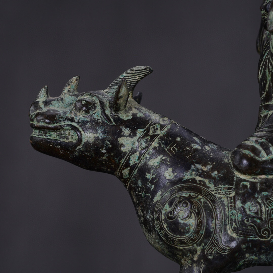 ▽鴻▽ 漢 青銅製 犀牛人物燈台 置物 古賞物 中国古玩 中国古美術