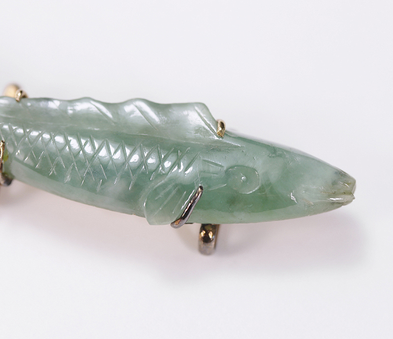 【開】ヒスイ（翡翠）彫刻 魚 K18刻印金製裏坐付帯留め 5g 和式装身具小物 AC392_画像6