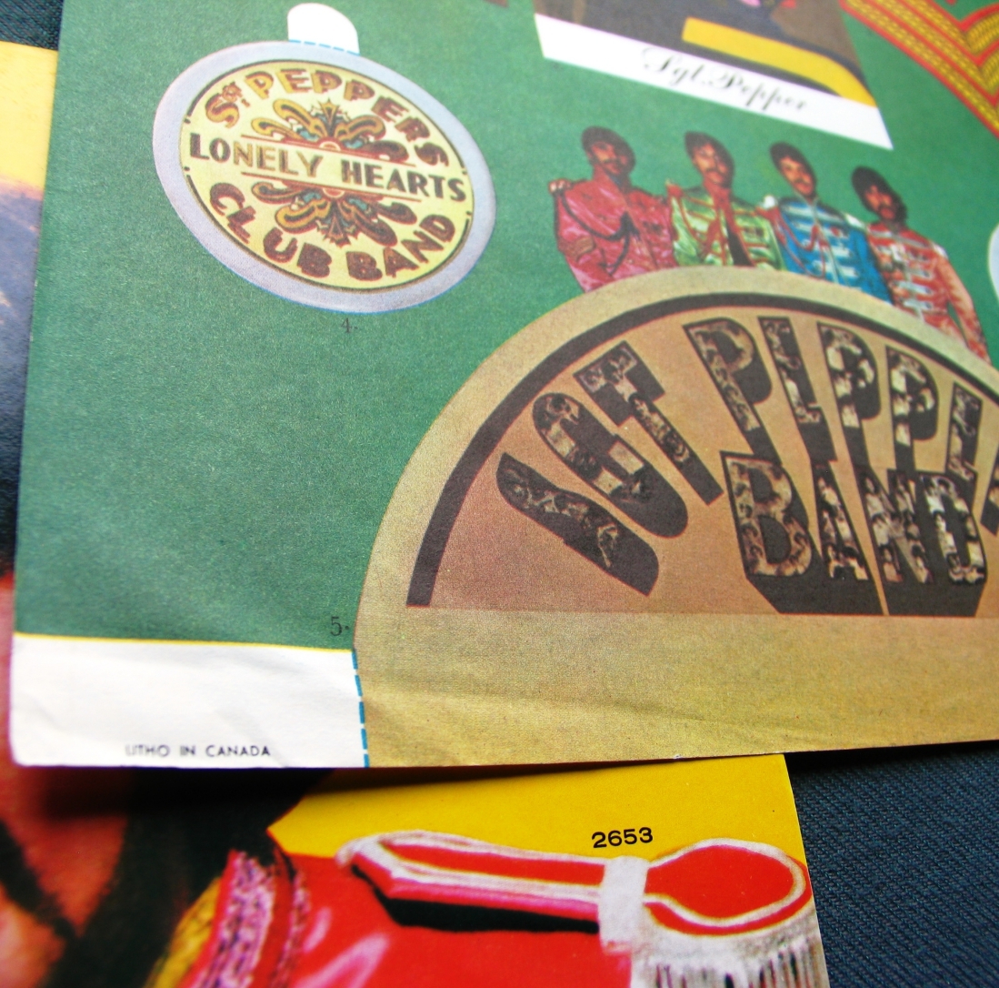 雅雑§(5)LP[Beatles/Sgt.Pepper’sLHCB]カナダStereo/橙Capitol軽量盤/微プッ音有/ジジ軽微/表ジャケ掻きキズ線有/薄紙切抜付/SMAL-1-2653_普通薄紙切抜シート微シワ有/”2653”表示