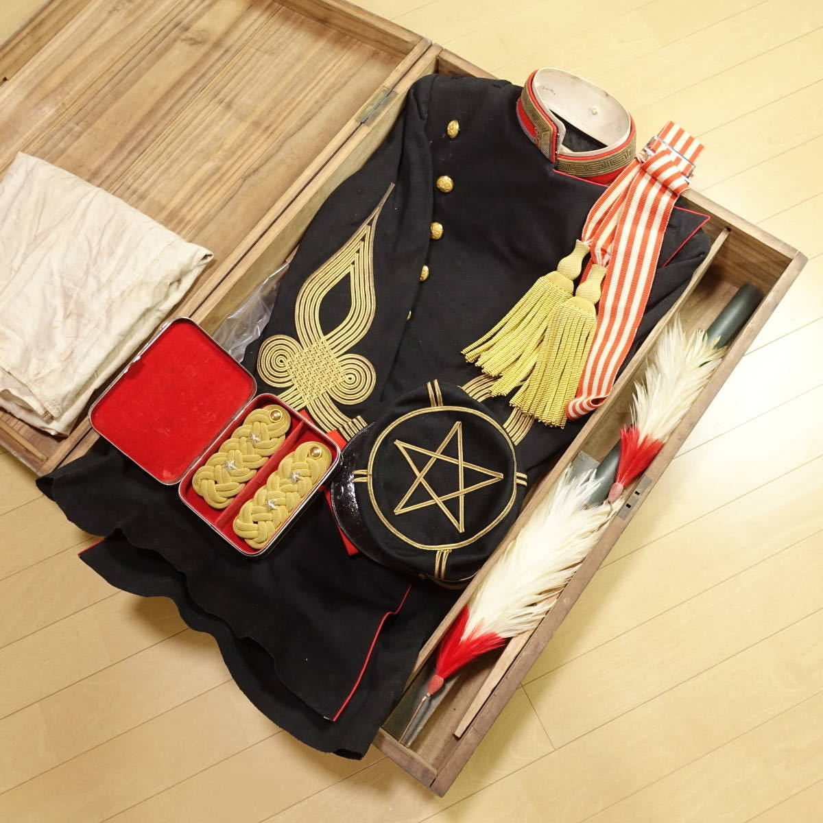 Yahoo!オークション - 【由】当時物 大日本帝国陸軍 大礼服 正帽 Yahoo!オークション - 【由】当時物 大日本帝国陸軍 大礼服 正帽