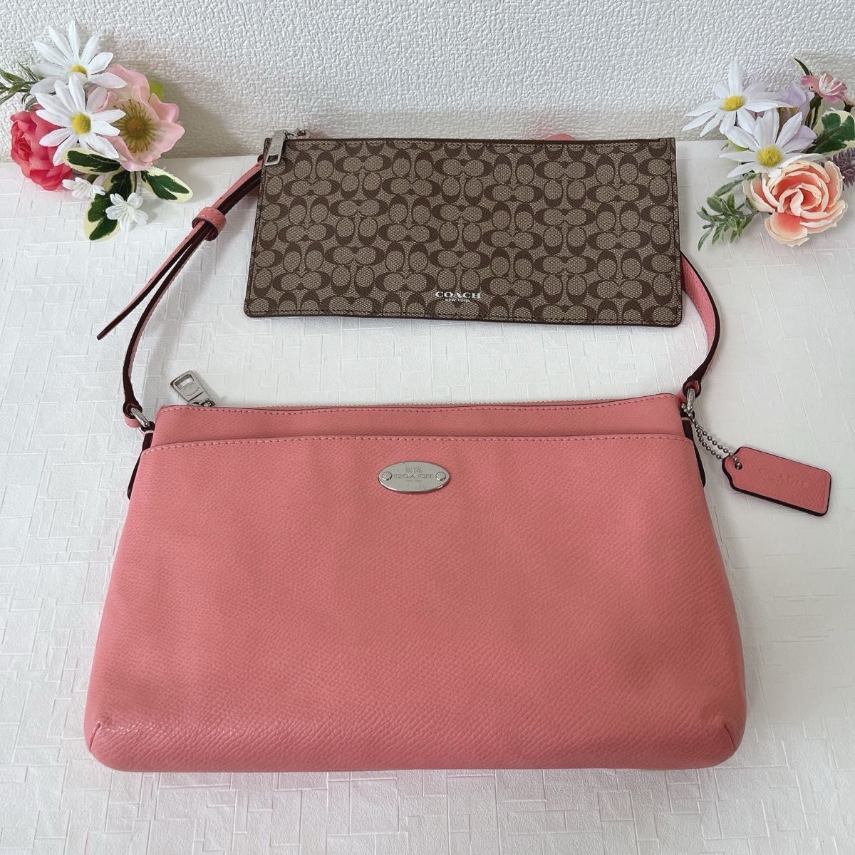 【美品】COACH コーチ ショルダーバッグ F52881 ピンク レザー シグネチャー柄のポーチ付き