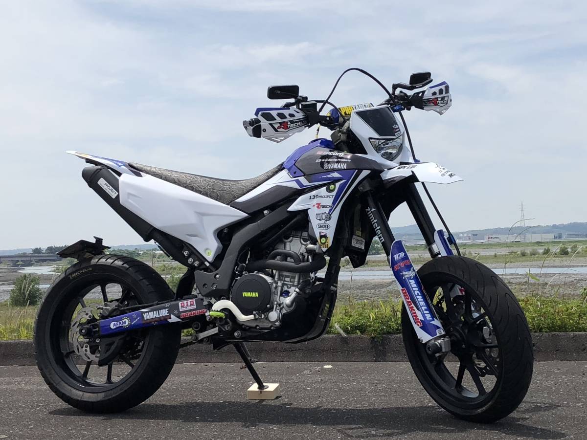 Drip Racing Products WR250X・R 白樹脂 オリジナルサイドカバー_車両装着例