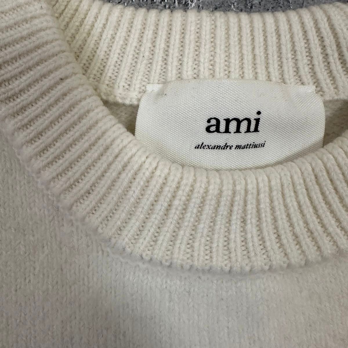 本物！美品　アミパリス　ホワイトニット　レディース　セーター　 AMI 白 ロゴ
