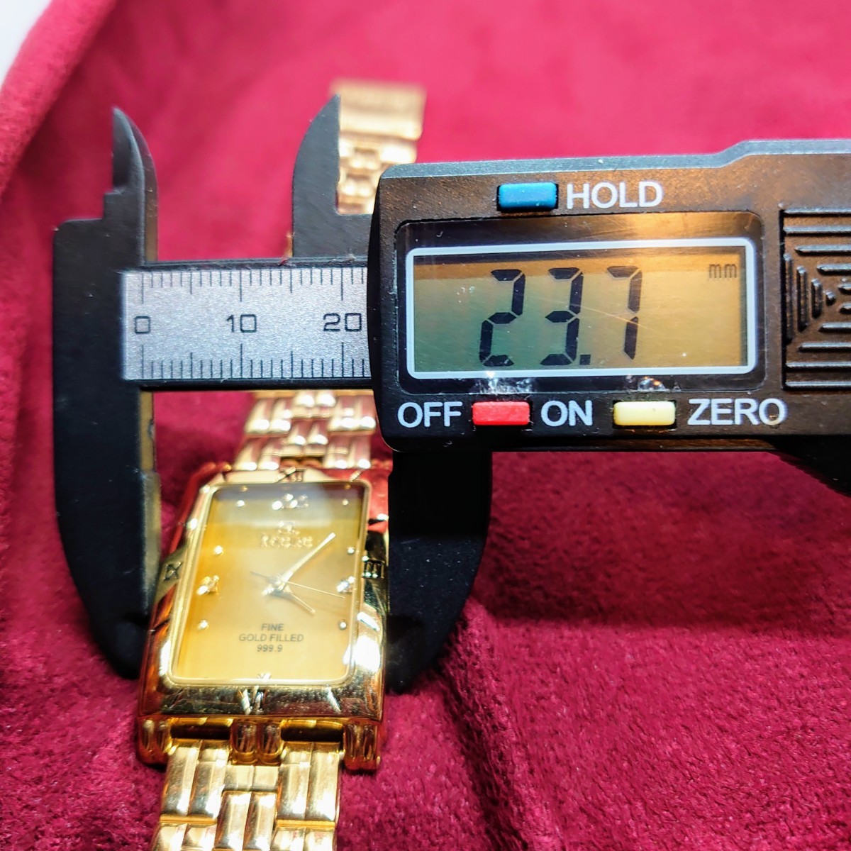 142【動作品】Klaeuse 999.9 SK-279-F メンズ/レディース腕時計 クロイゼ ゴールド×金文字盤 石付き アナログ3針タイプ ウォッチ_画像4