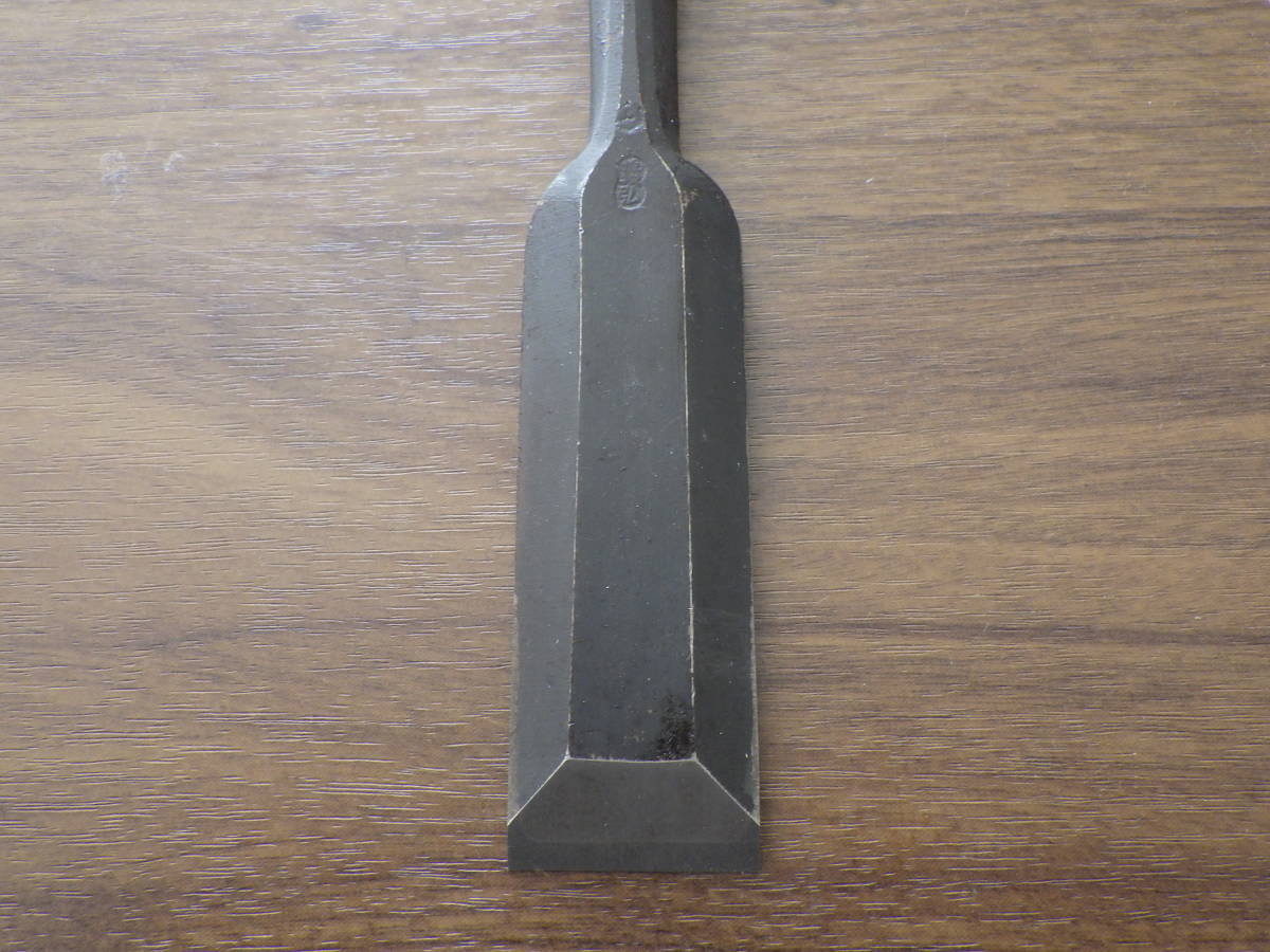 未使用長期保管品 叩き鑿 銘「み 義弘」刃幅1寸(3㎝) 検追い 未使用長期保管品 叩き鑿 銘「み 義弘」刃幅1寸(3㎝) 検追い