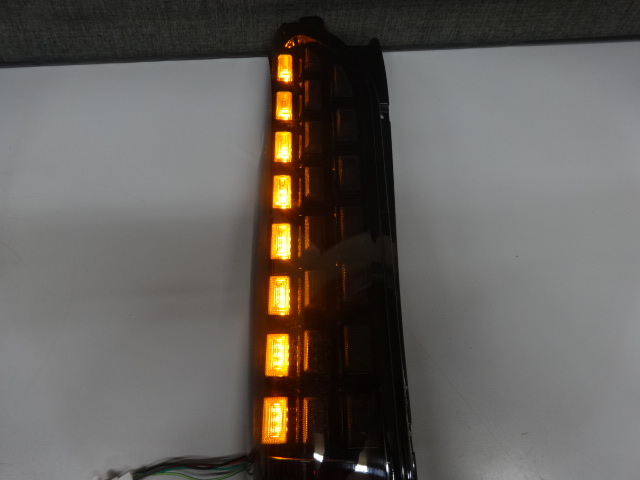 (915) ハイエース 200系 社外LEDテール スモーク 左右 流れるウインカー_画像5