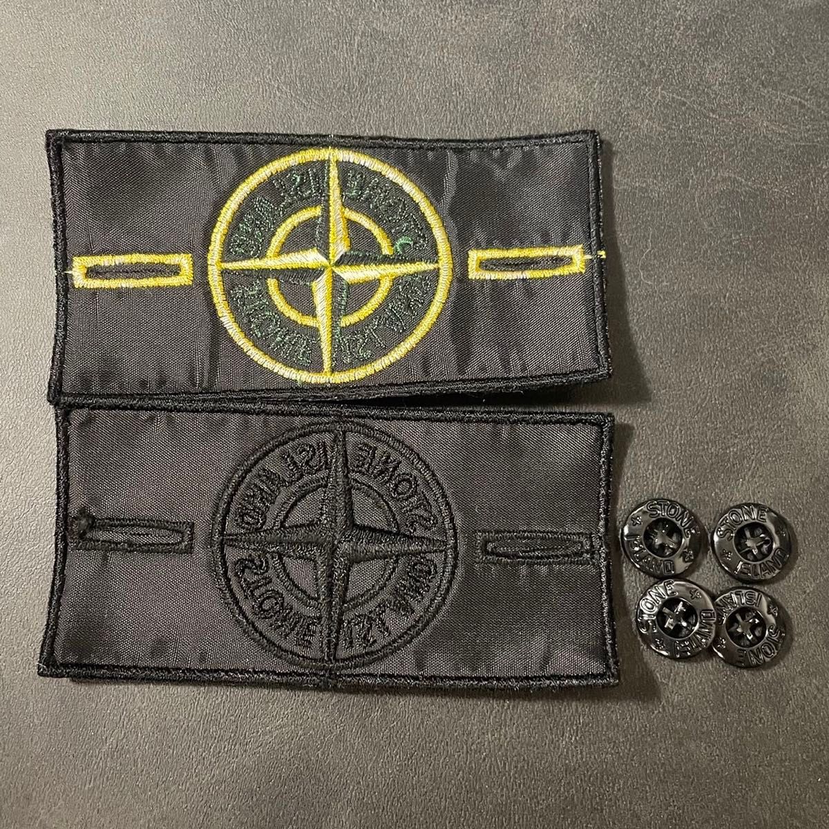 STONE ISLAND ストーンアイランド タグ ワッペンボタン付き 2つ STONE ISLAND ストーンアイランド タグ ワッペンボタン付き 2つ