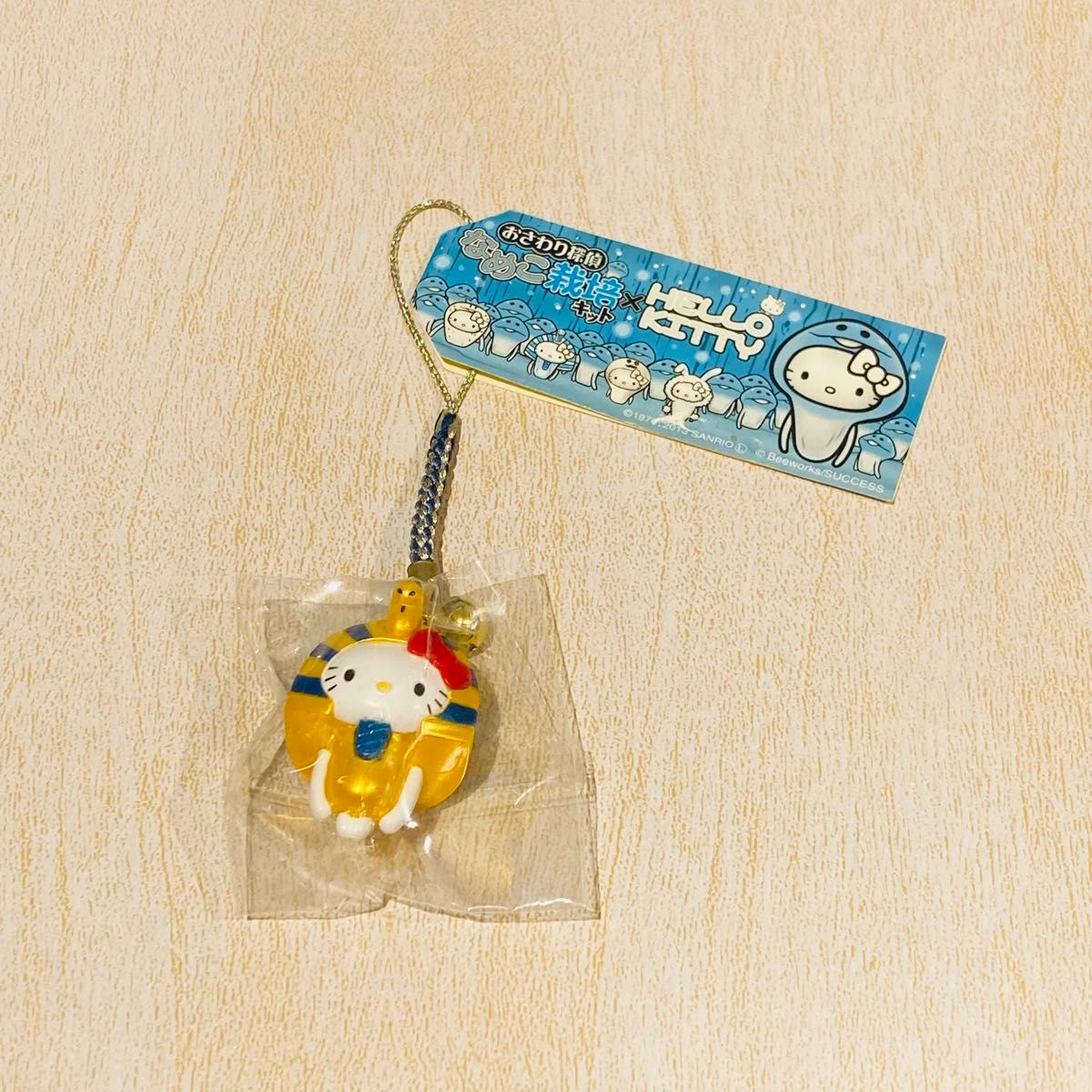 おさわり探偵 なめこ栽培キット × ハローキティ (HELLO KITTY) 根付ストラップ なめこキティ サンリオ キーホルダー