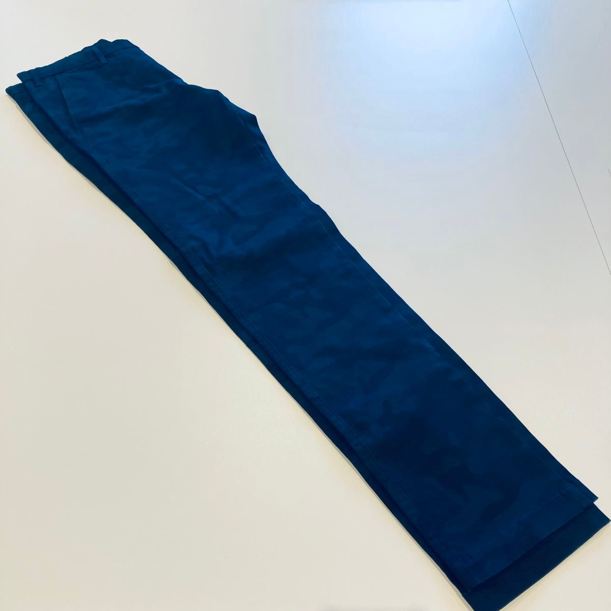 ユニクロ メンズ ウルトラストレッチチノ 82cm スキニーフィット ブルー 迷彩柄 未使用 UNIQLO