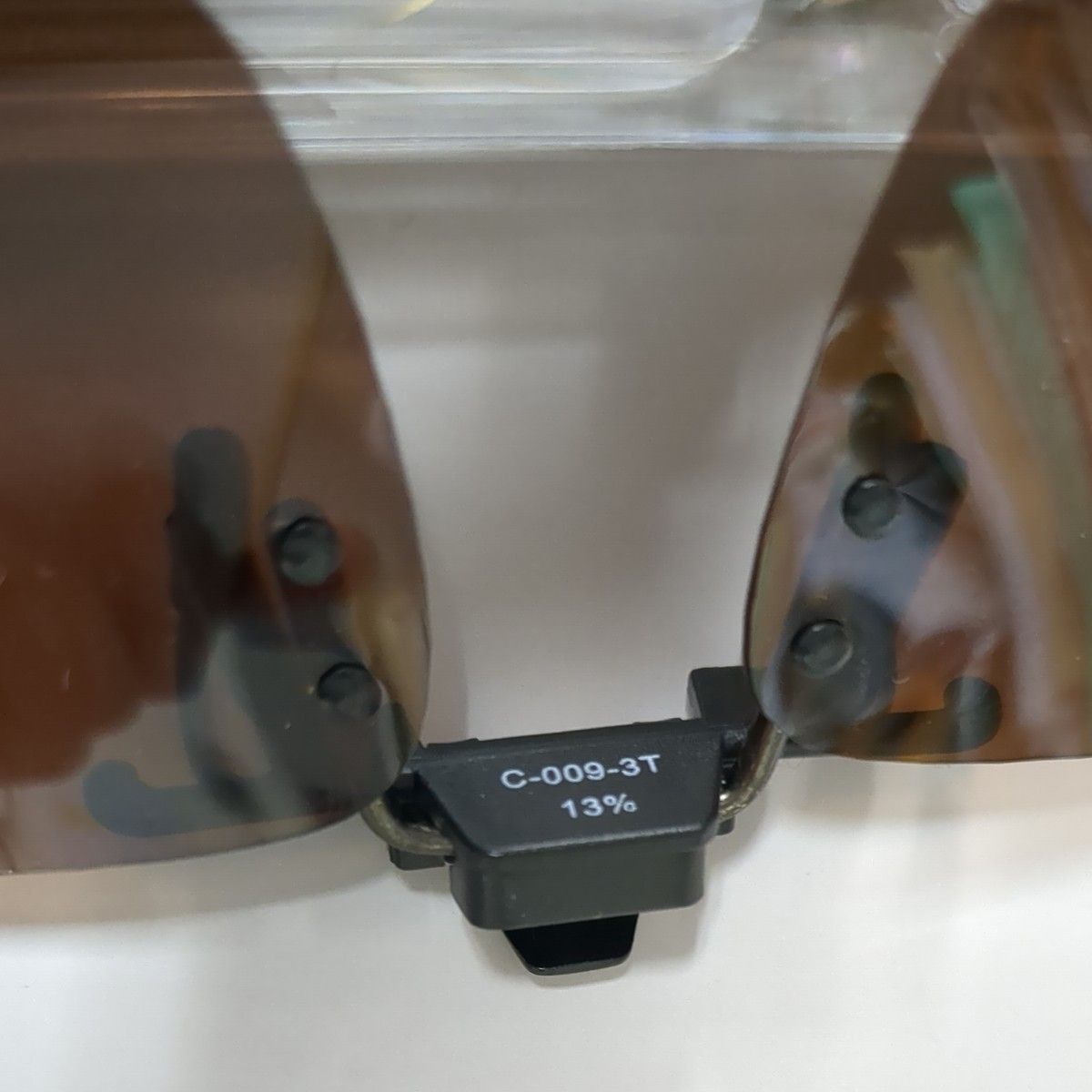 新品 サングラス UVカット 跳ね上げ 偏光 運転 はねあげ式 クリップオン ドライブに最適 C009-3T