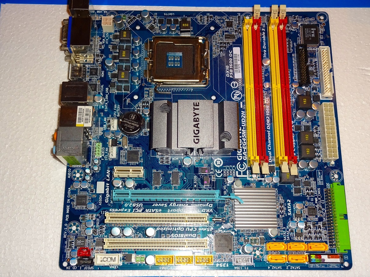 GIGABYTE LGA775用マザーボード GA-EG45M-UD2H (rev. 1.0) Intel G45 m-ATX　中古動作品_画像1