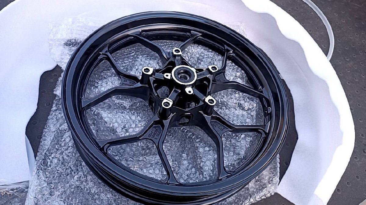 新品 フロント ホイール ABS用 YZF-R25 YZF-R3 MT-25 MT-03 純正タイプ front wheel 141_画像5