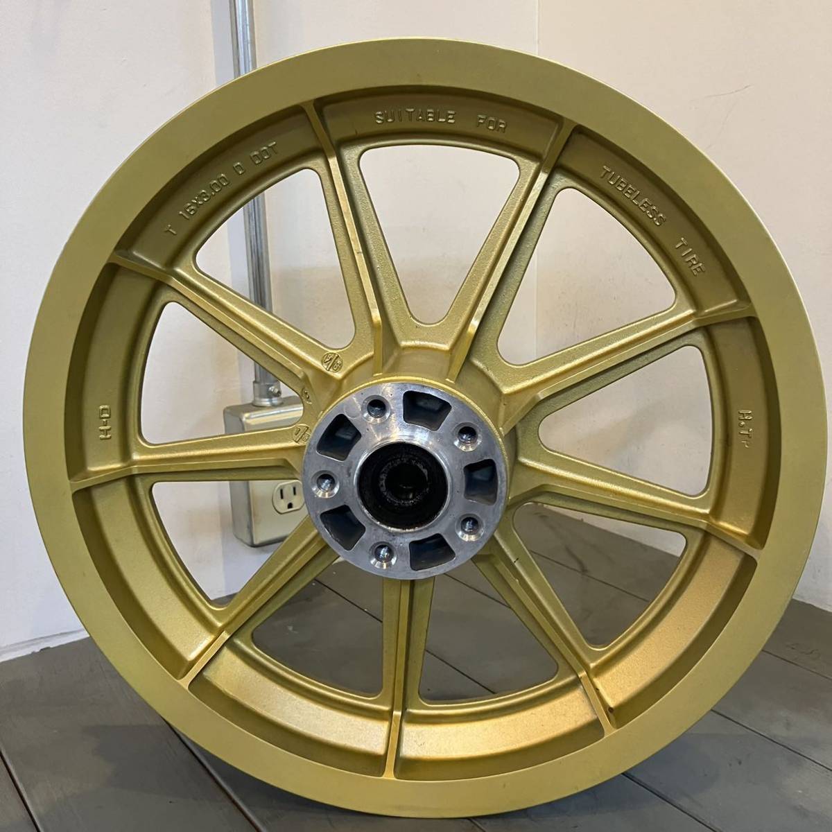 ハーレーダビッドソン純正 ナインキャストホイール 19インチ16 ハーレーダビッドソン純正 ナインキャストホイール 19インチ16