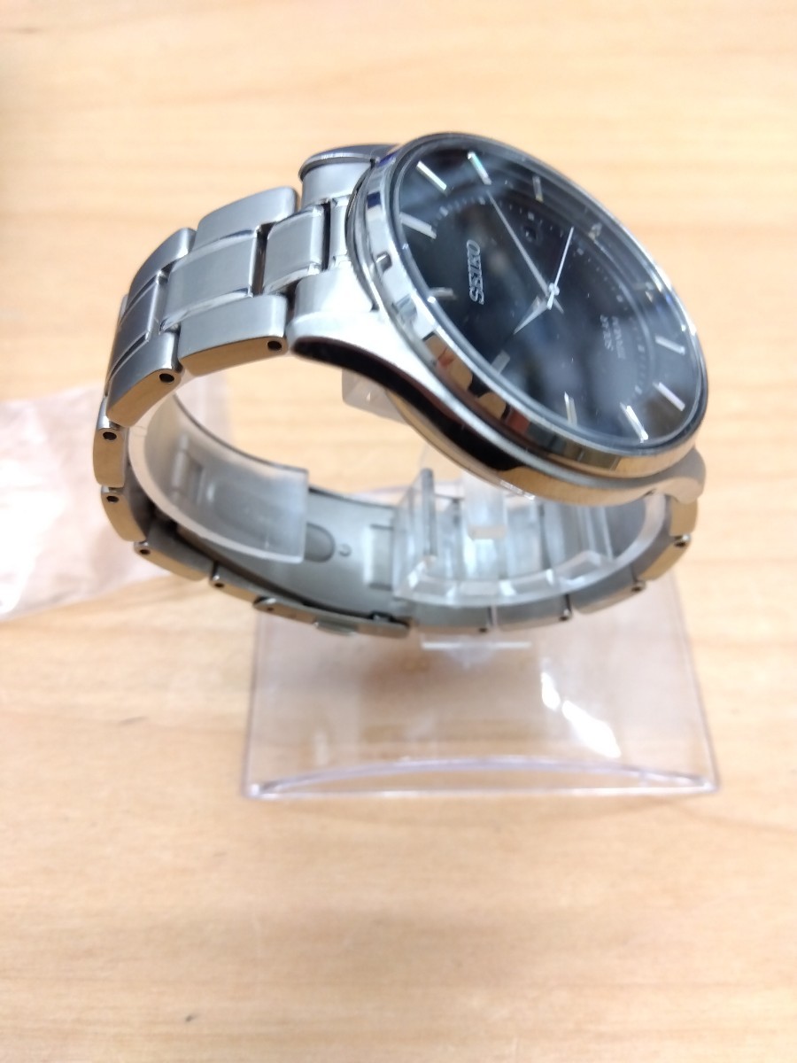 【c008】SEIKO ソーラー チタニウム デイト メンズ 腕時計 黒文字盤 V157-0BX0 セイコー_画像3