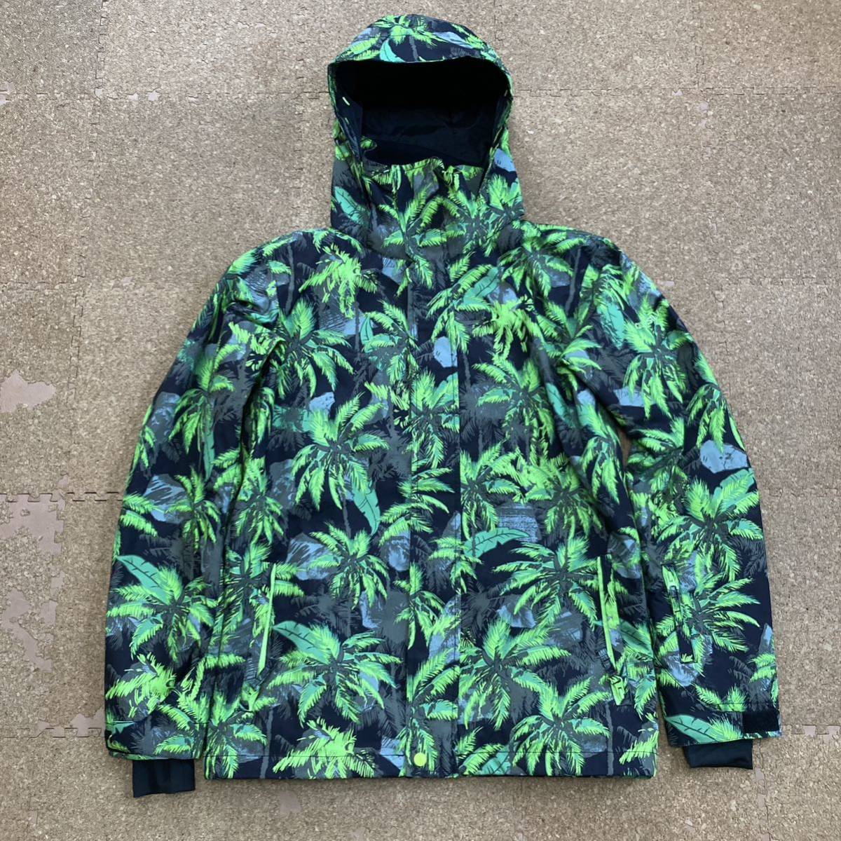 【美品】クイックシルバー QUIKSILVER スキーウェア スキー スノボジャケット スノボ スノーボード Sサイズ メンズ 緑×黒 総柄 JACKET