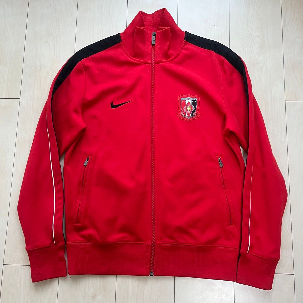 美品 NIKE ナイキ 浦和レッズ トラックジャケット ジャージ 赤 L 美品 NIKE ナイキ 浦和レッズ トラックジャケット ジャージ 赤 L