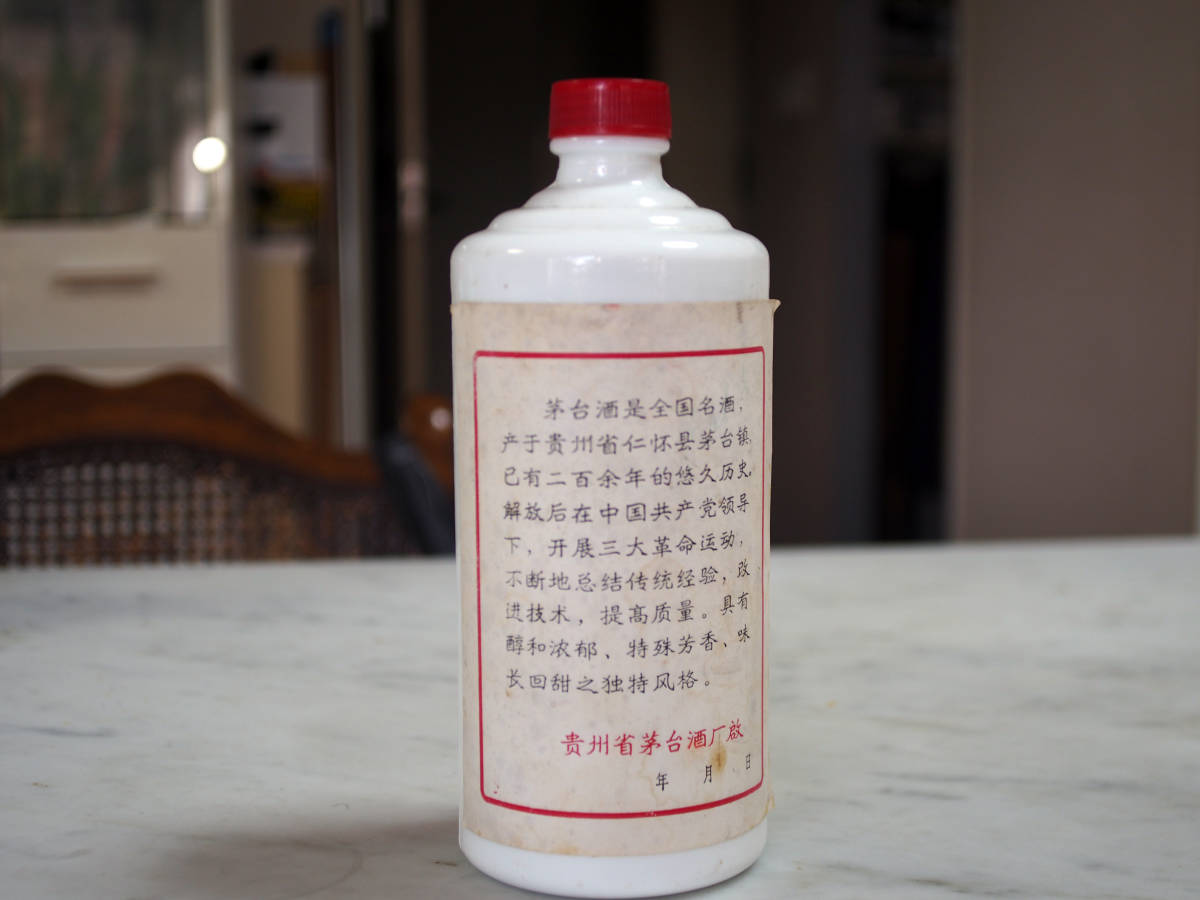 中国古酒 茅台酒 マオタイ酒 540ml 星ラベル 約1017g 中国古酒 茅台酒 マオタイ酒 540ml 星ラベル 約1017g