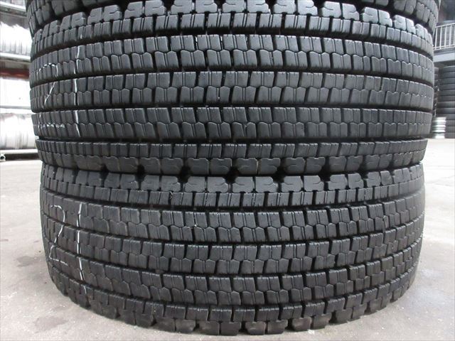 送料無料　スタッドレス　275/80R22.5　BS　W900　2020～2021年製　6本セット　12～17mmぐらい_画像4