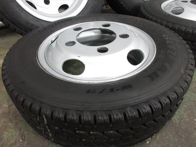 送料無料　スタッドレス　205/70R16　BS　W979　20年　三菱キャンター　ふそう　新車外しXAC16×5.5K　115-8　5穴　美品　6本セット_画像3