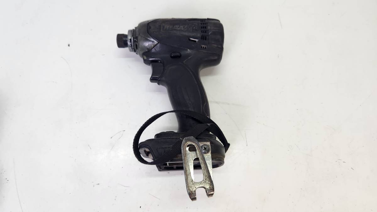 【7599】1円~ 工具 充電式 インパクトドライバ まとめ makita TP130D 14.4V バッテリー 18V 6.0Ah BL1860B 14.4V 3.0Ah 完動品 中古品　_画像3