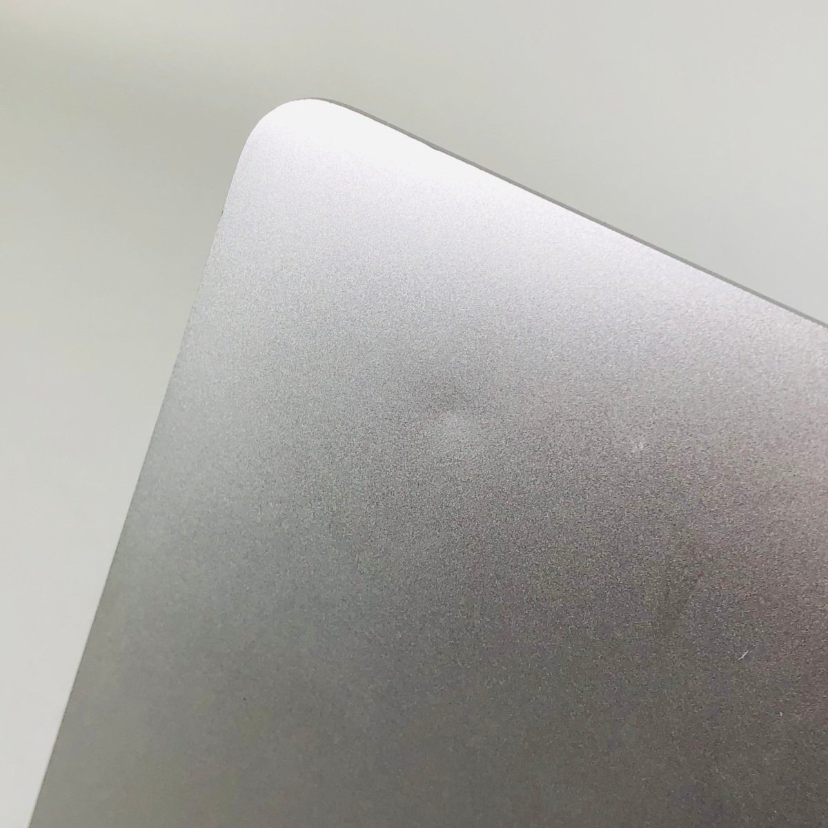 ジャンク MacBook Air Retina 13インチ (Late 2018) Core i5 1.6GHz/8GB/SSD 256GB シルバー MREC2J/A_画像9
