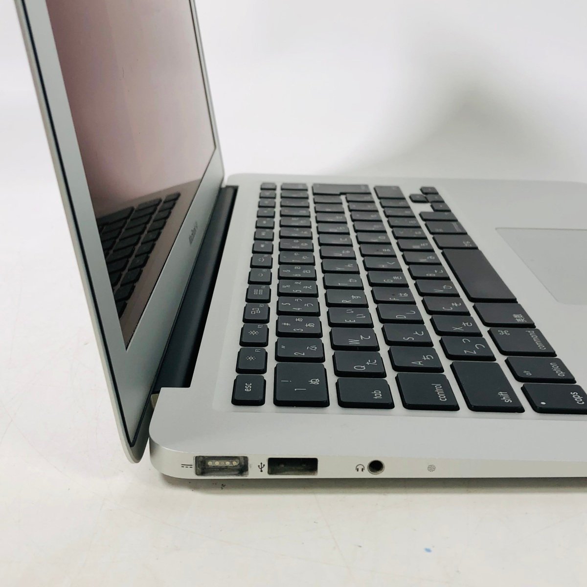 ジャンク MacBook Air 13インチ (Mid 2011) Core i5 1.7GHz/4GB/SSD 256GB MC966J/A_画像4