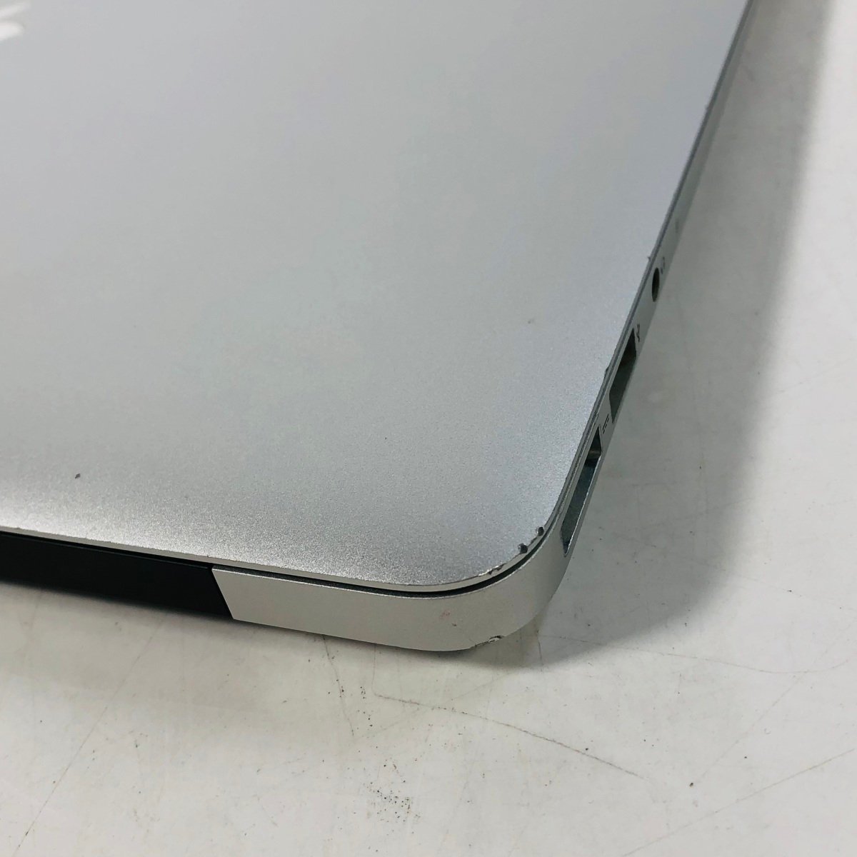 ジャンク MacBook Air 13インチ (Mid 2012) Core i7 2GHz/8GB/SSD 512GB MD231J/A_画像8